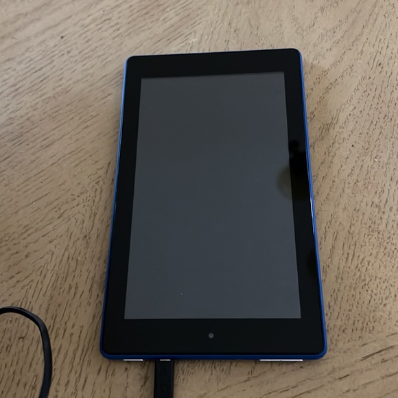 Amazon Fire 7 with Alexa Marine Blue Tablet - Picture 4 of 7